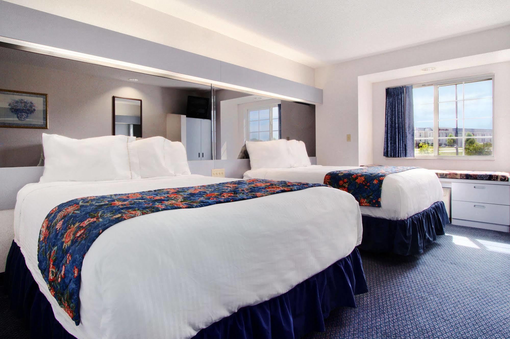 Microtel Inn & Suites By Wyndham Hagerstown By I-81 Room photo